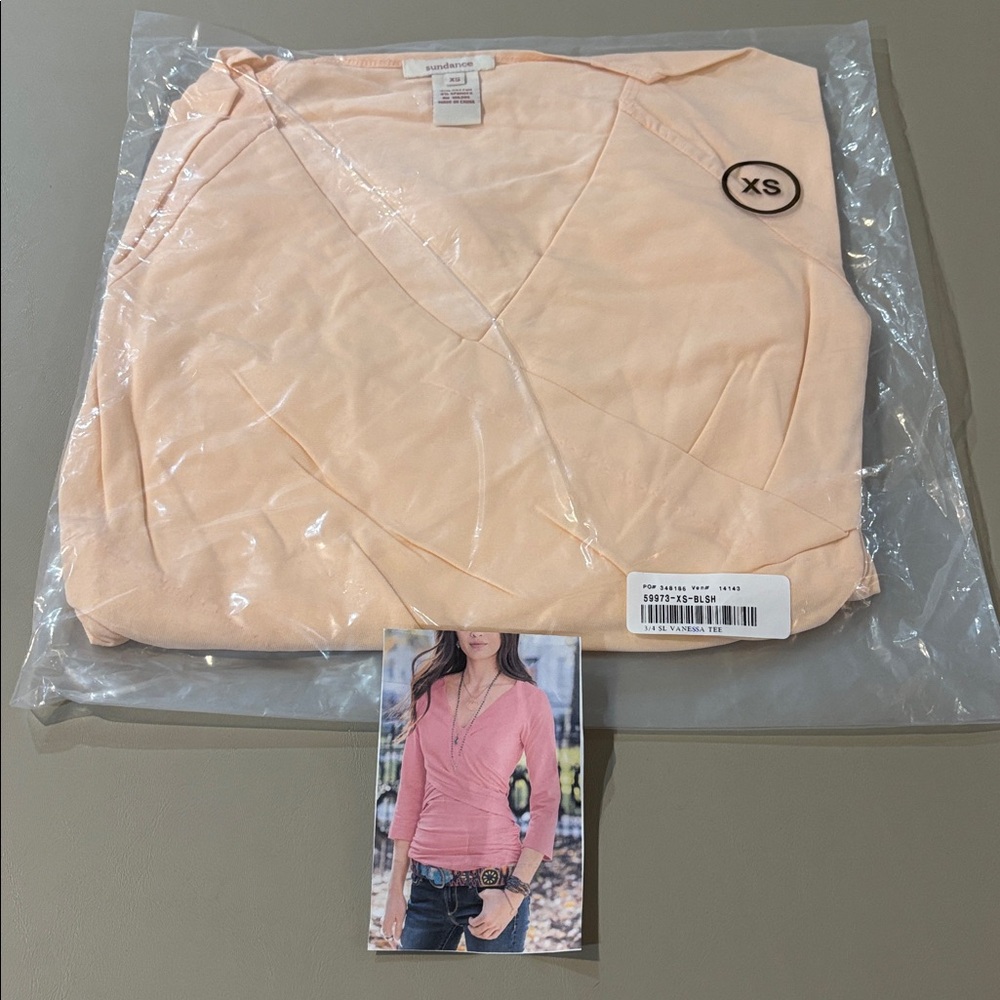 Sundance Vanessa 3/4 Sleeve NWT Size XS. Pulls You In. Very Nice Top!
